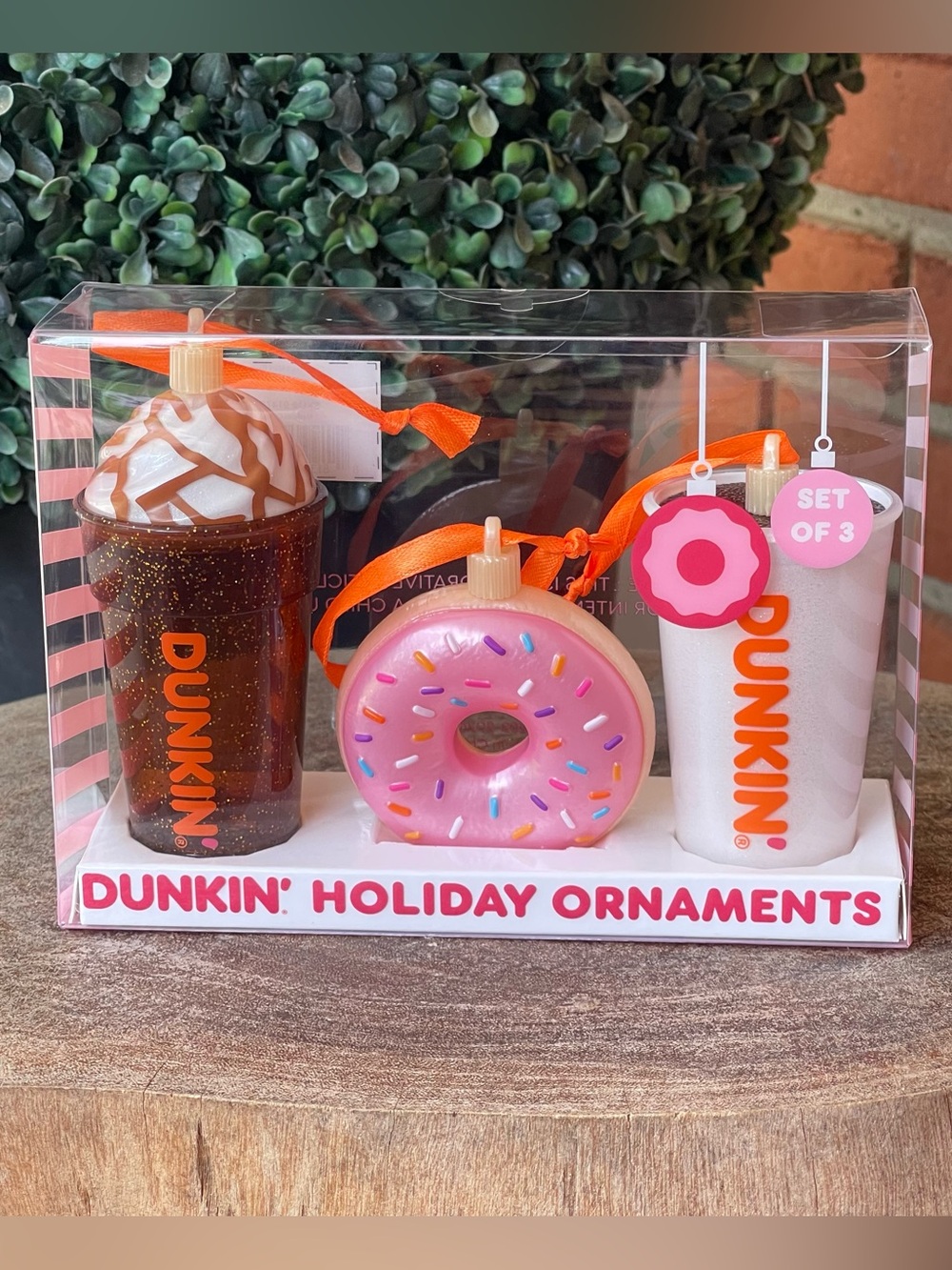 New DUNKIN HOLIDAY ORNAMENTS Gift Set of 3 - 2 cups & 1 Donut